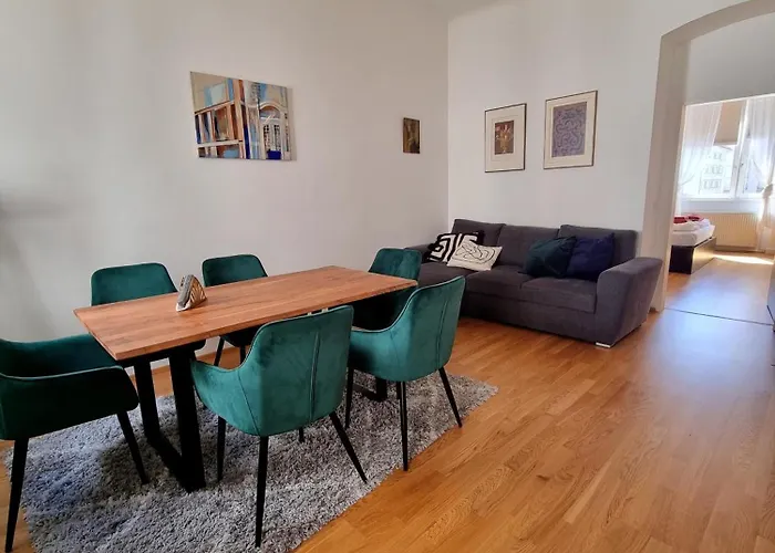 Experience Apartment *